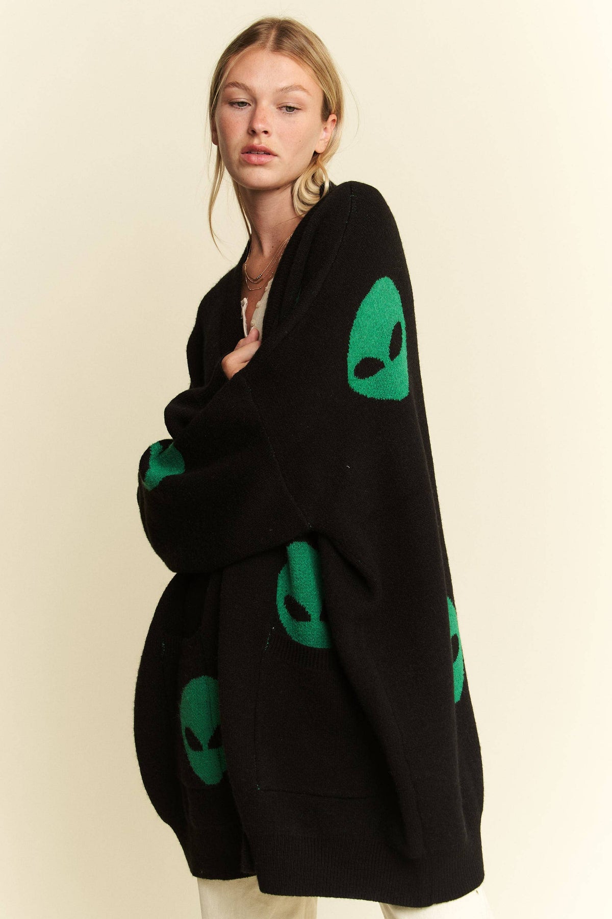 TAKE ME TO YOUR READER | Oversized ALIEN Cardigan
